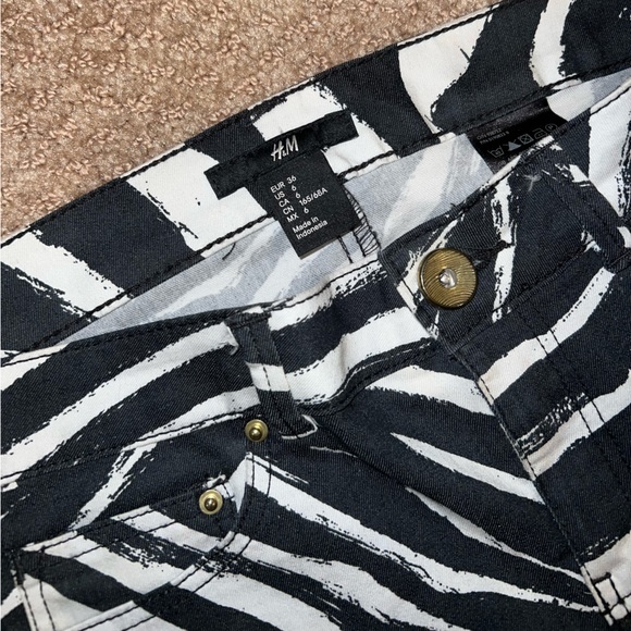 H&M zebra pants US size 6 - Picture 4 of 11